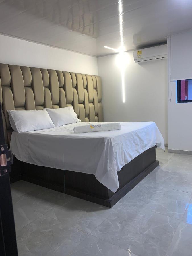 Ayenda Apartahotel Noche De Luna カリ エクステリア 写真